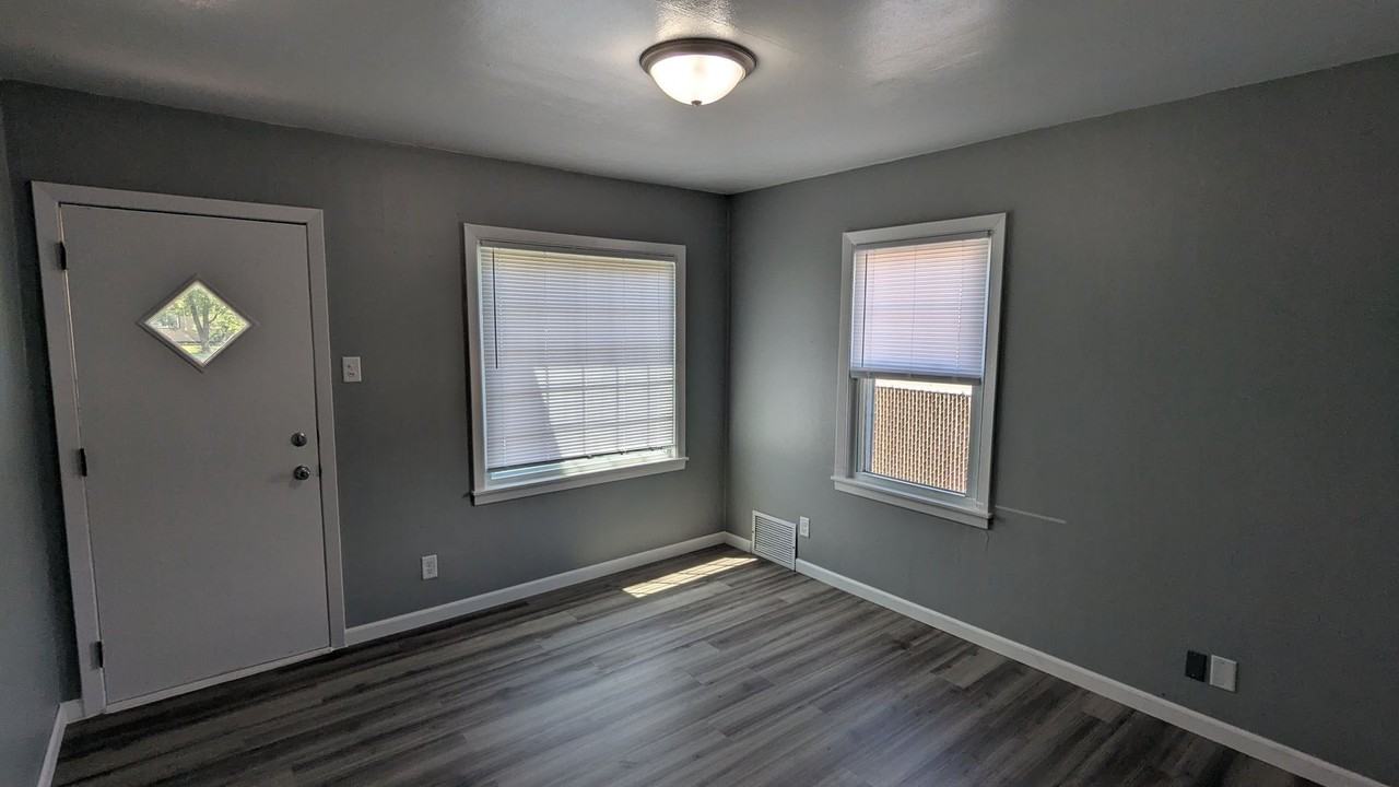 239 S Evans Rd - Photo 6 of 14