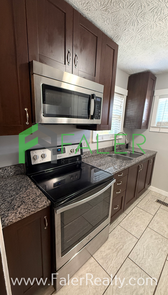 1047 W Dorothy Ln - Photo 6 of 16