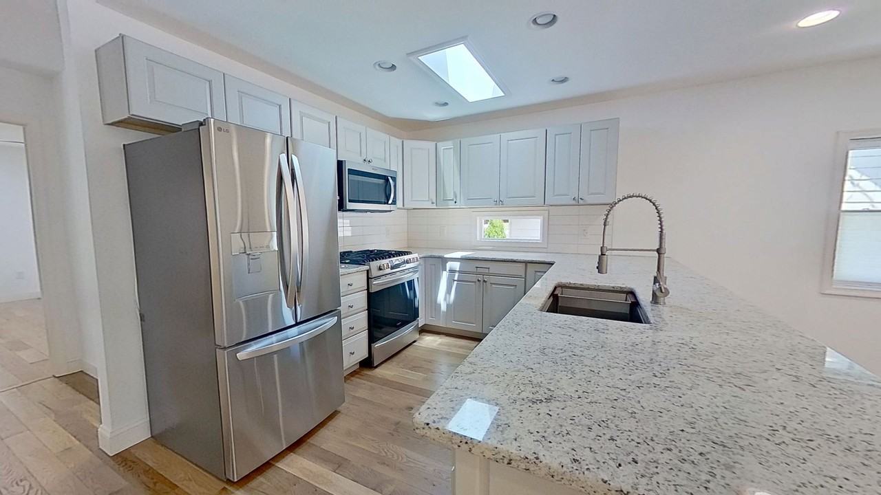 1443 W College Ave - Photo 3 of 8