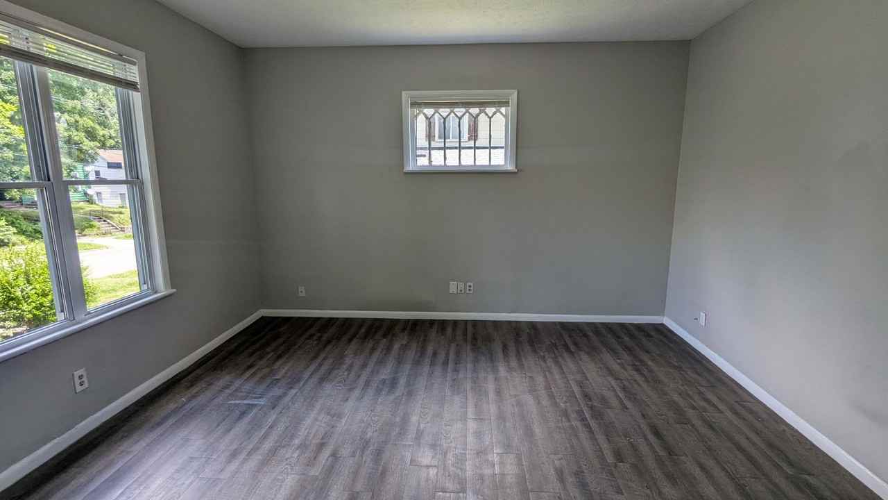 498 Gage St - Photo 6 of 32
