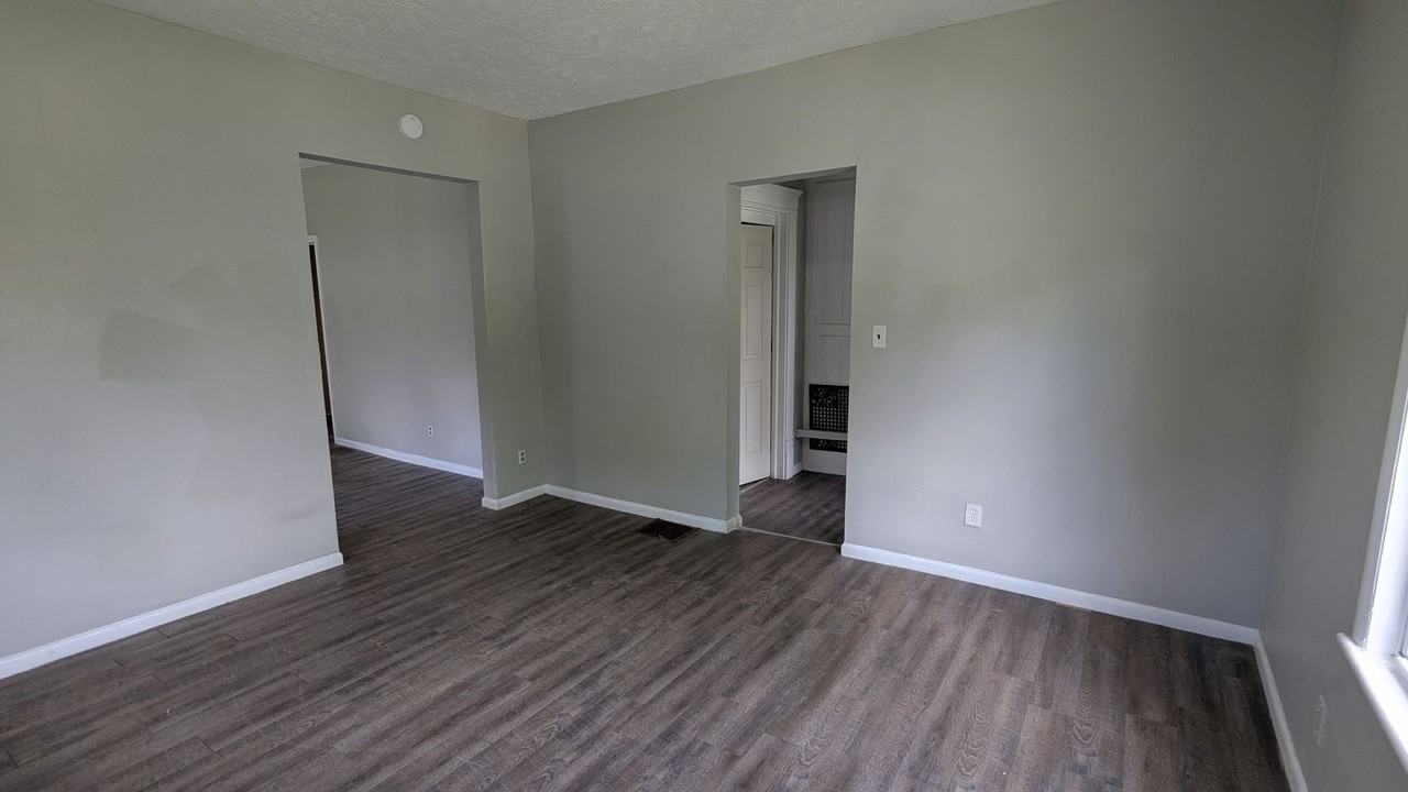 498 Gage St - Photo 7 of 32