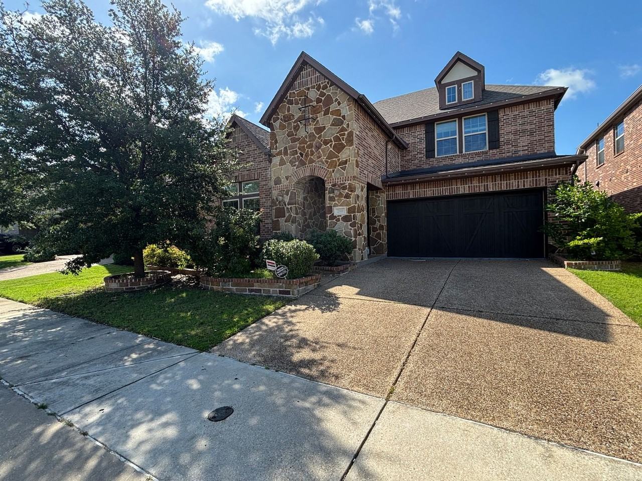2908 N Umberland Dr - Photo 2 of 43