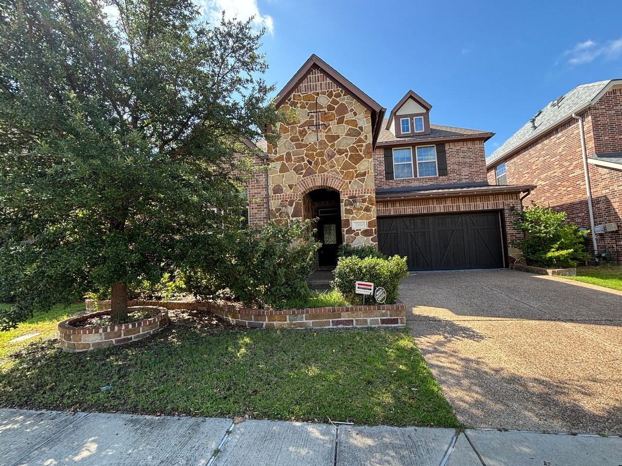 2908 N Umberland Dr - Photo 3 of 43