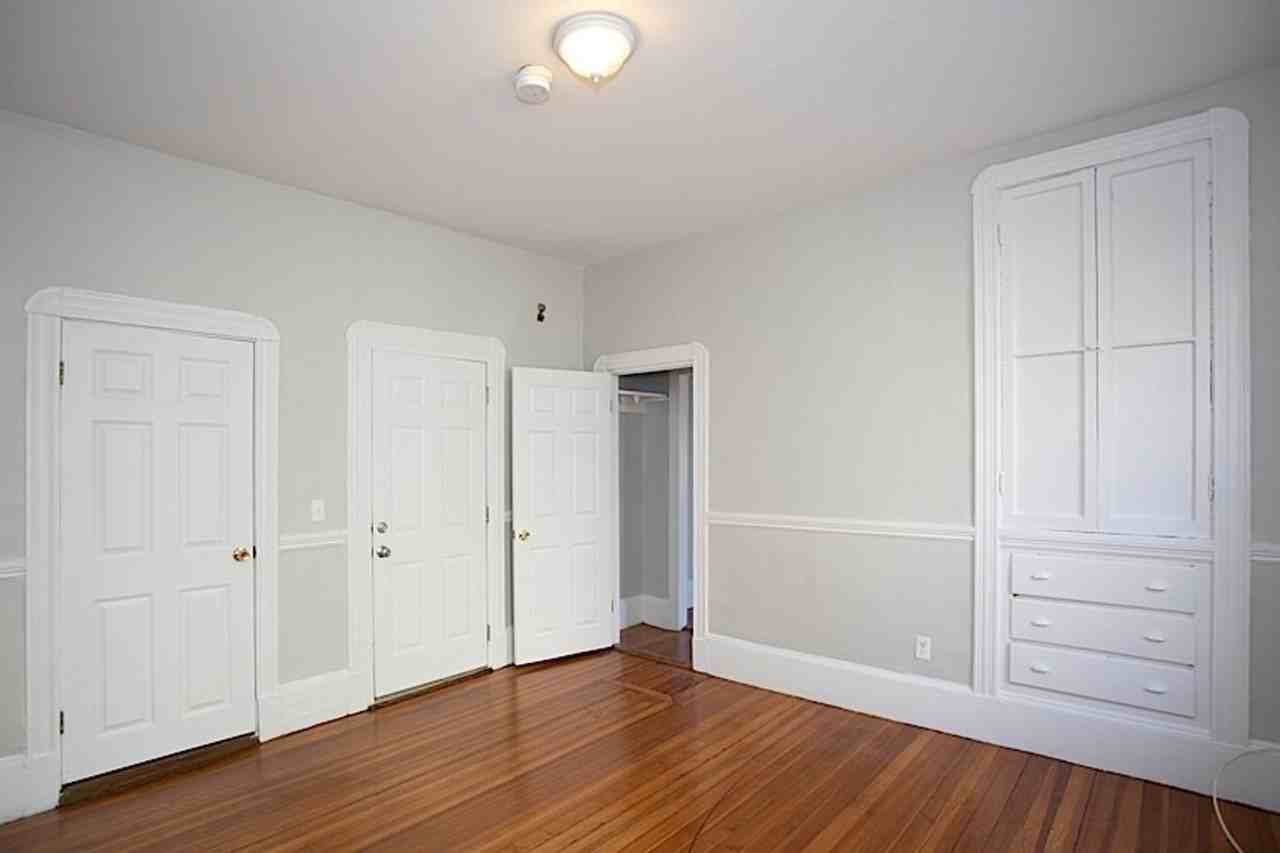 225 Prospect St - Photo 6 of 11