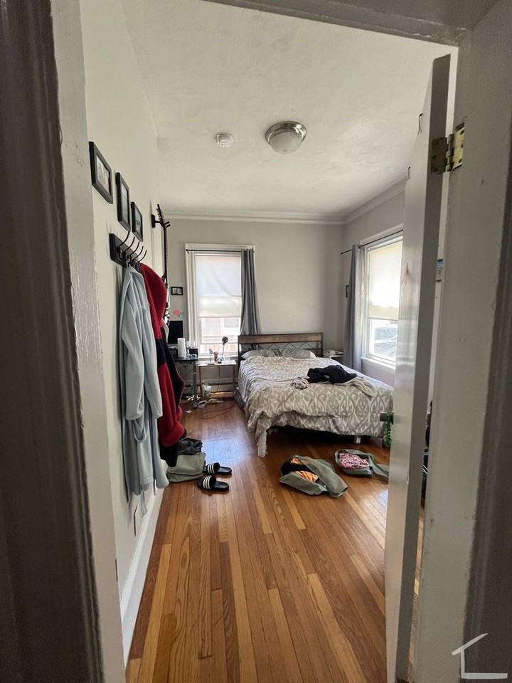 176 Bigelow St - Photo 6 of 12