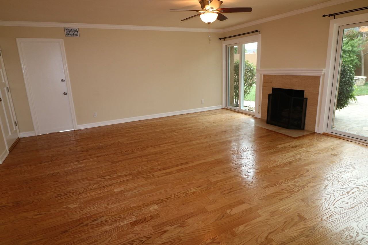 22325 Wyandotte St - Photo 7 of 28