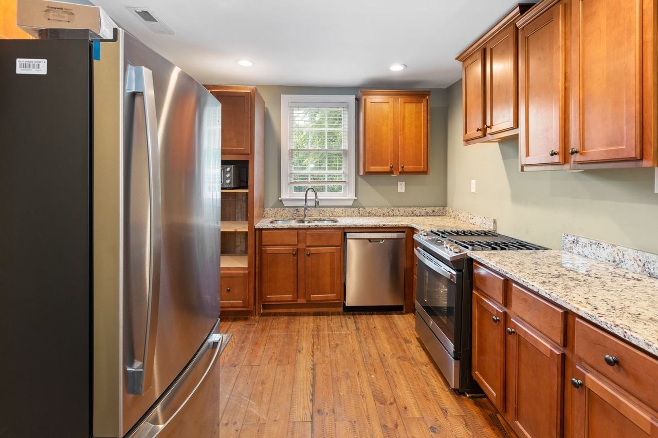 13 Elizabeth St #B - Photo 5 of 16