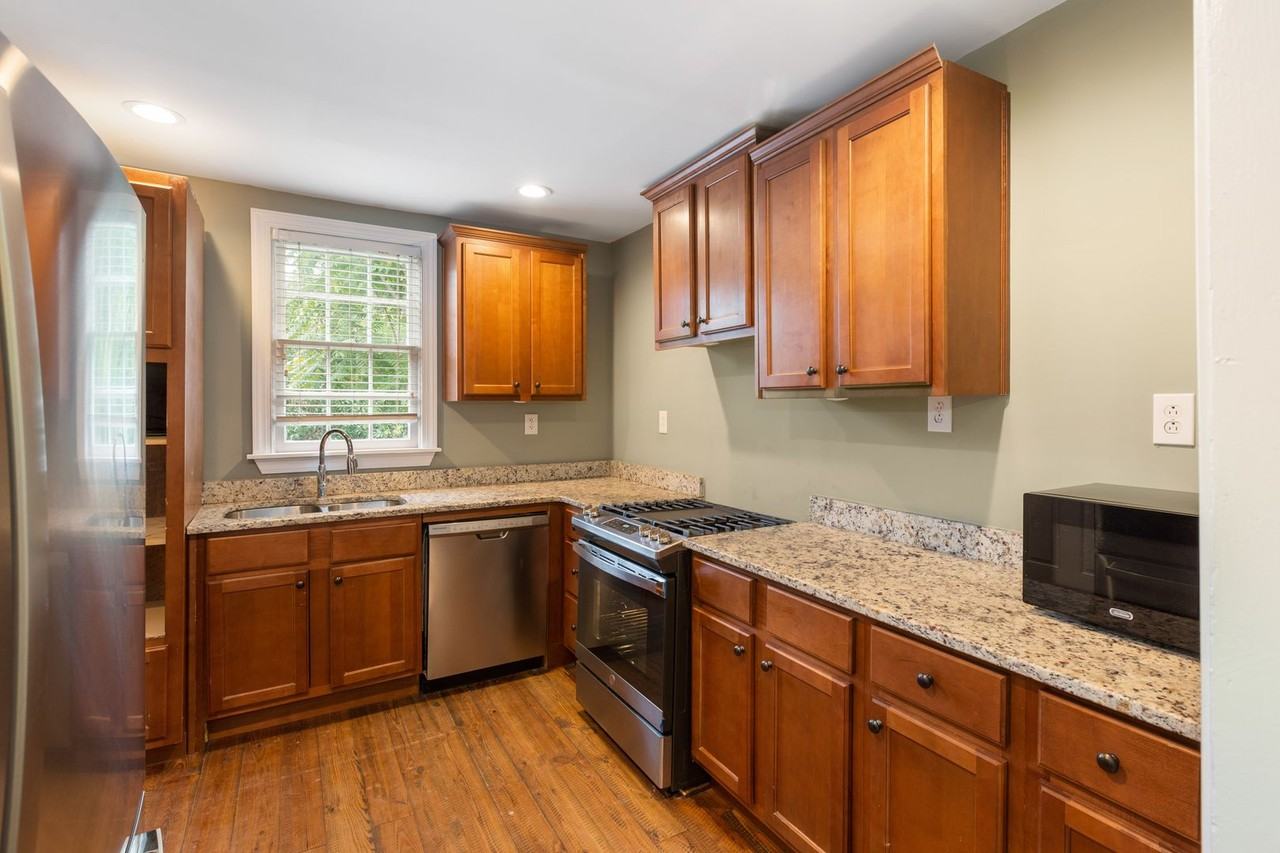 13 Elizabeth St #B - Photo 6 of 16
