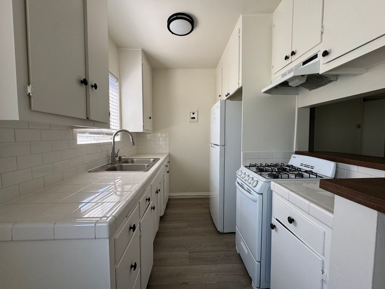 626 E Chevy Chase Dr #15 - Photo 5 of 8