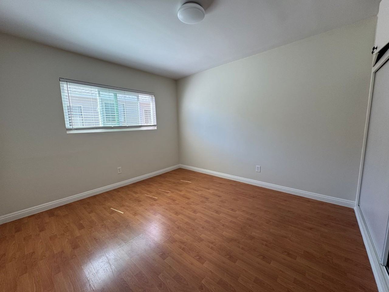 626 E Chevy Chase Dr #15 - Photo 6 of 8