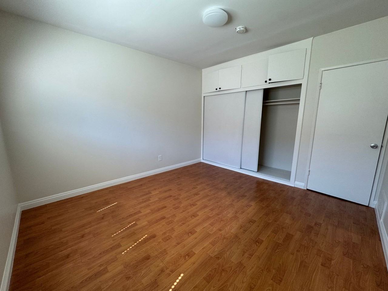 626 E Chevy Chase Dr #15 - Photo 7 of 8