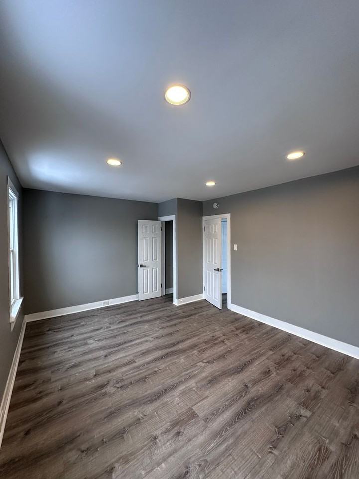 408 New Grove St - Photo 3 of 10