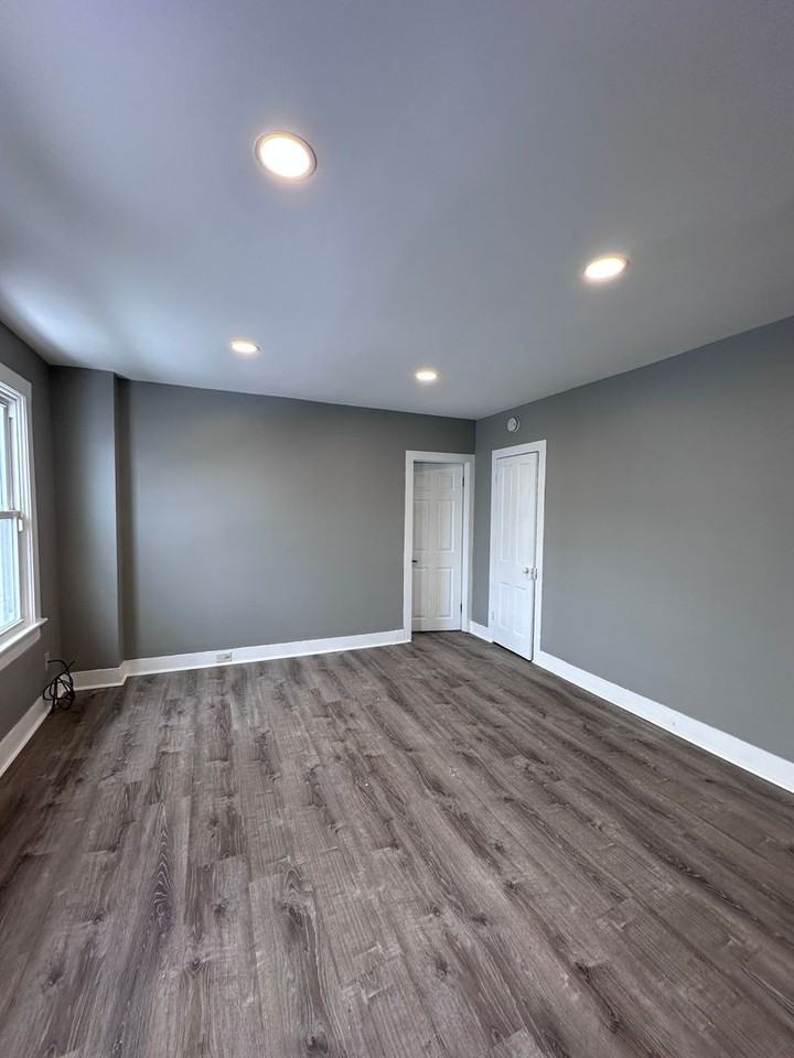 408 New Grove St - Photo 5 of 10