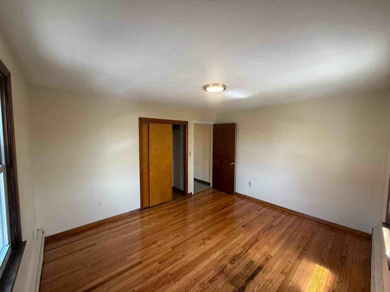 520 Oak St - Photo 2 of 12