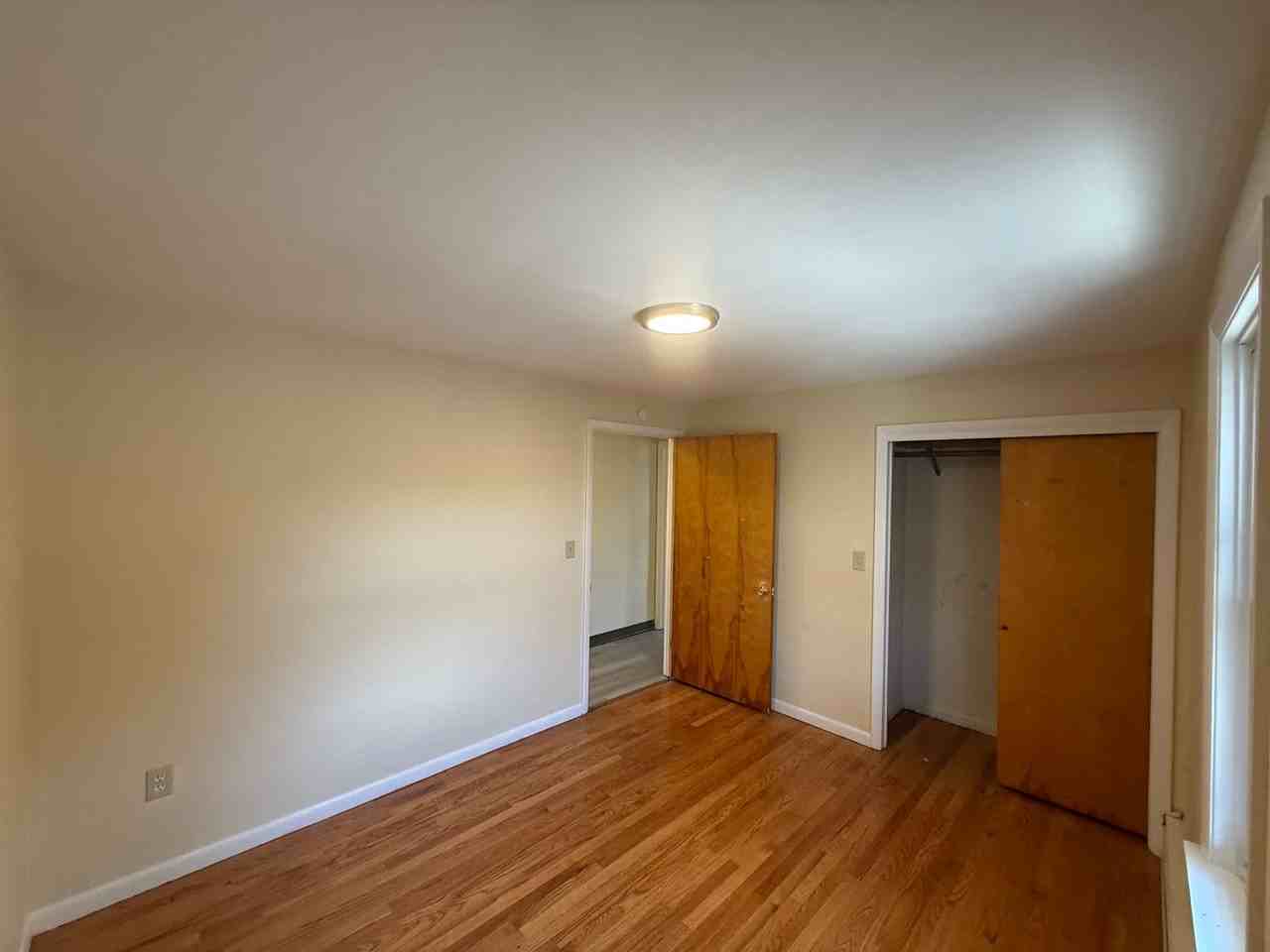 520 Oak St - Photo 4 of 12