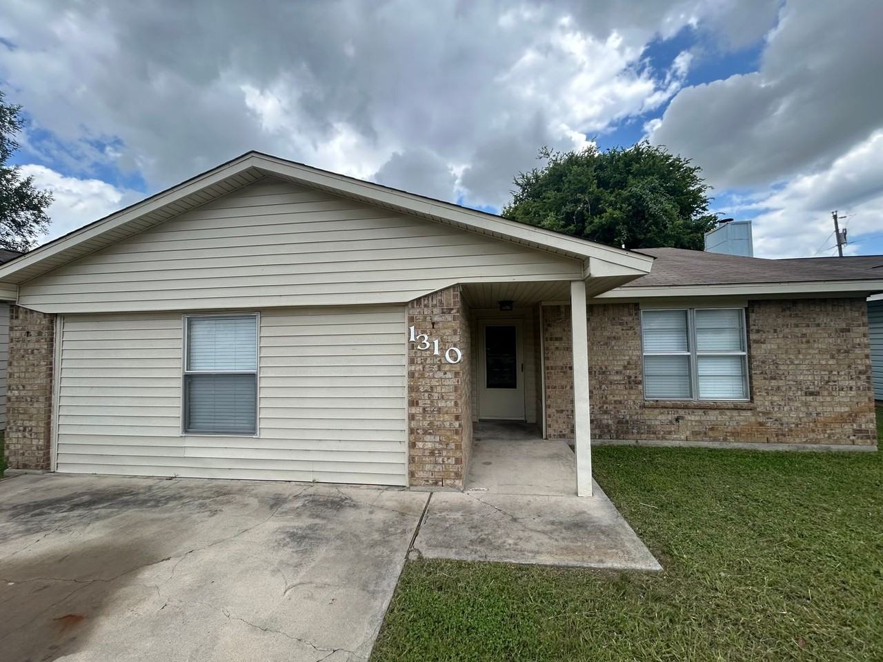 1310 Goodhue Dr