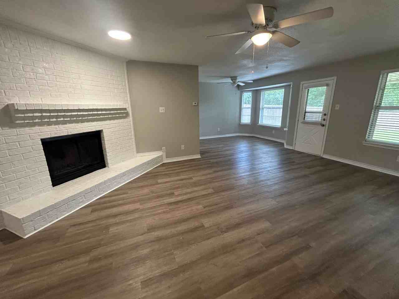 1310 Goodhue Dr - Photo 3 of 11
