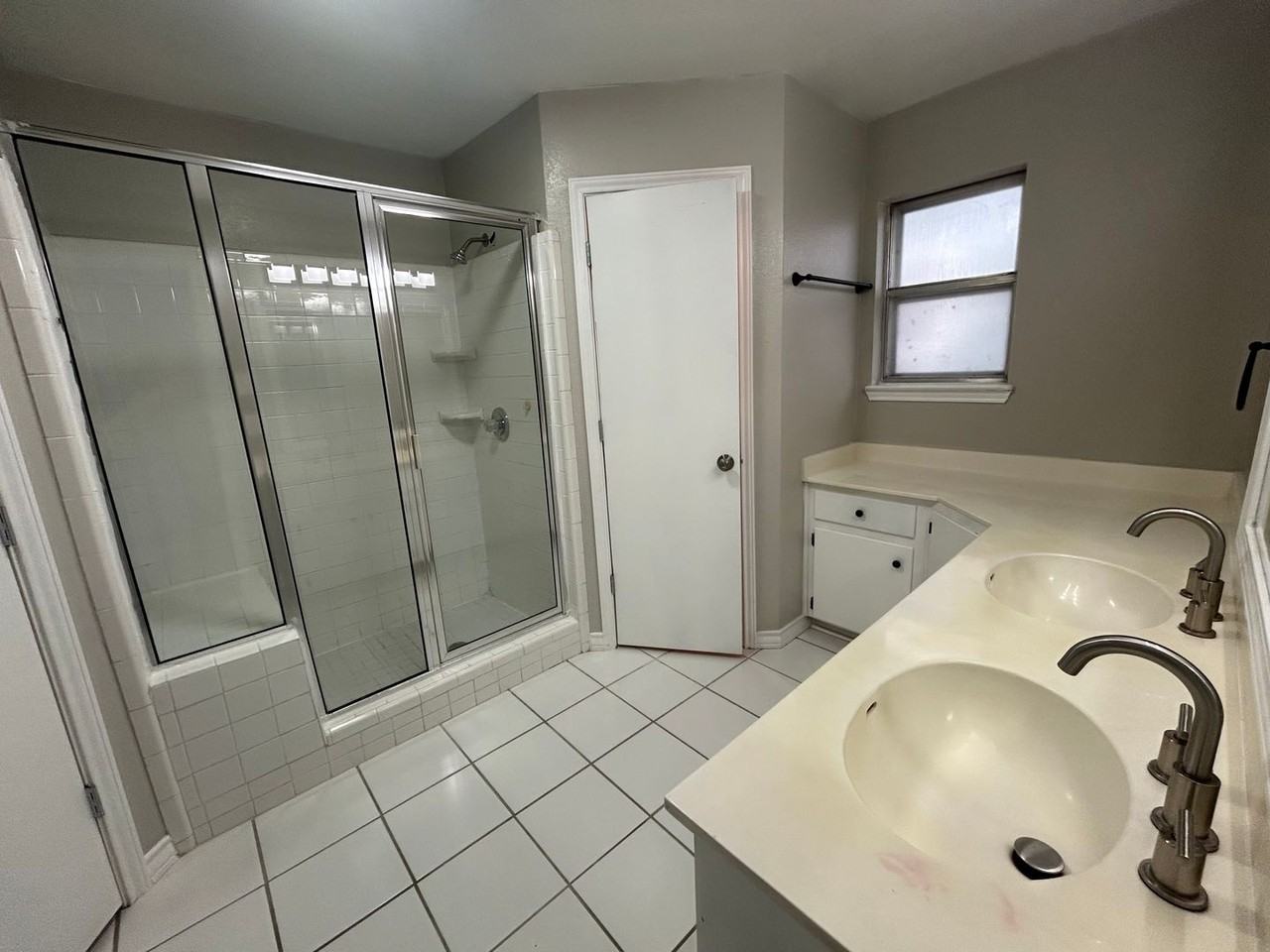 1310 Goodhue Dr - Photo 7 of 11