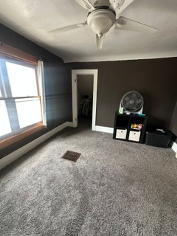 601 Summit Ave Ne - Photo 4 of 13