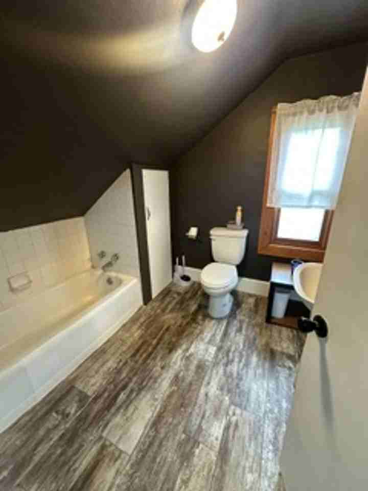 601 Summit Ave Ne - Photo 5 of 13