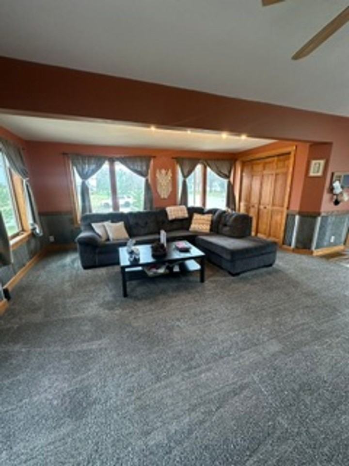 601 Summit Ave Ne - Photo 6 of 13
