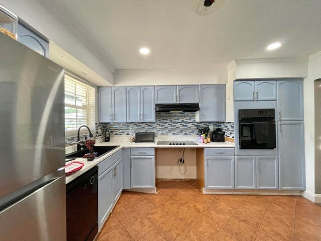 1478 Ne 56th St - Photo 2 of 23