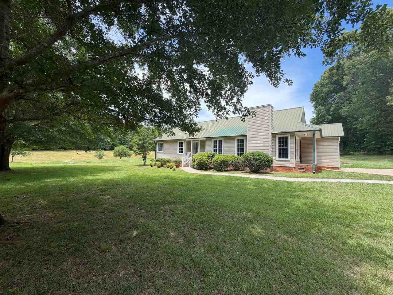 5126 Hickory Grove Rd - Photo 2 of 7