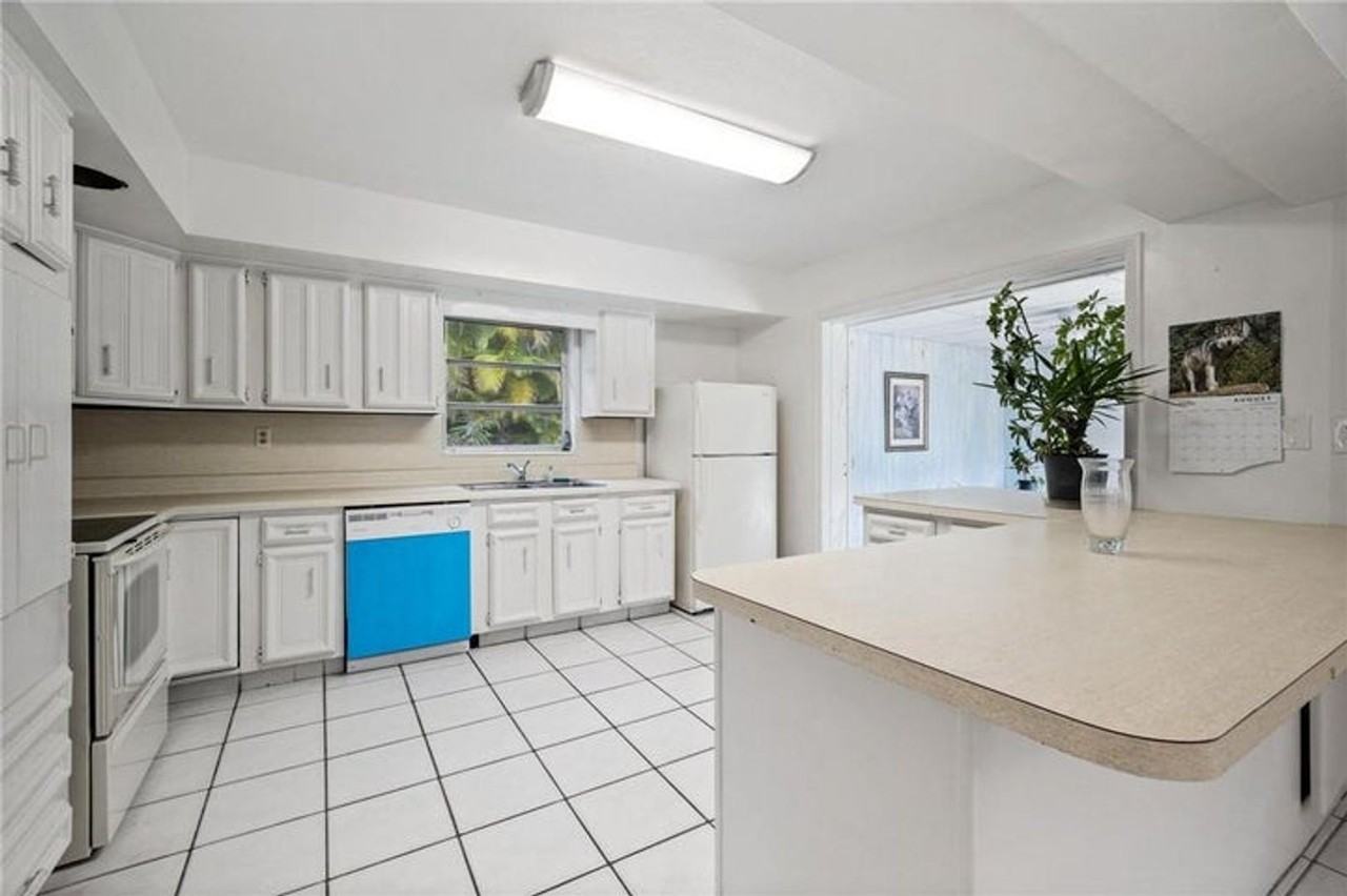 4430 Ne 16th Ter - Photo 3 of 24