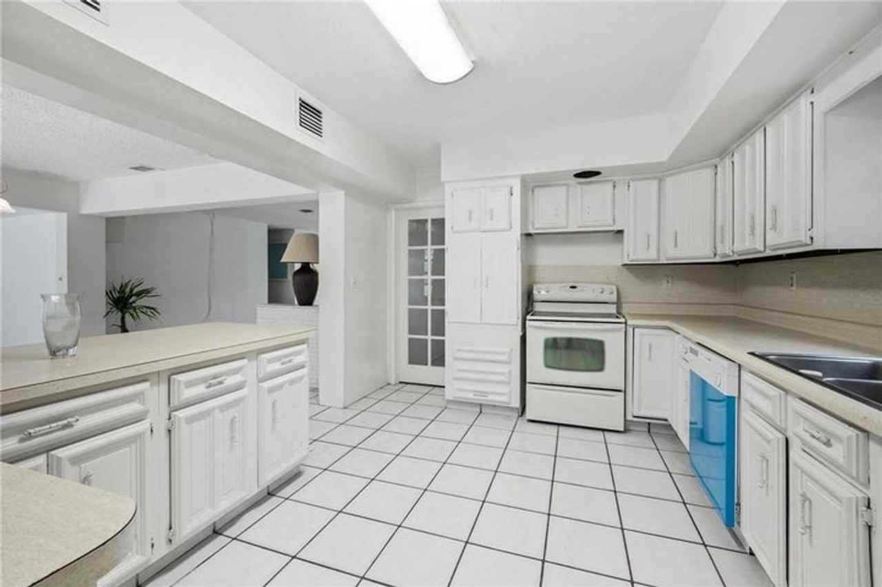 4430 Ne 16th Ter - Photo 6 of 24