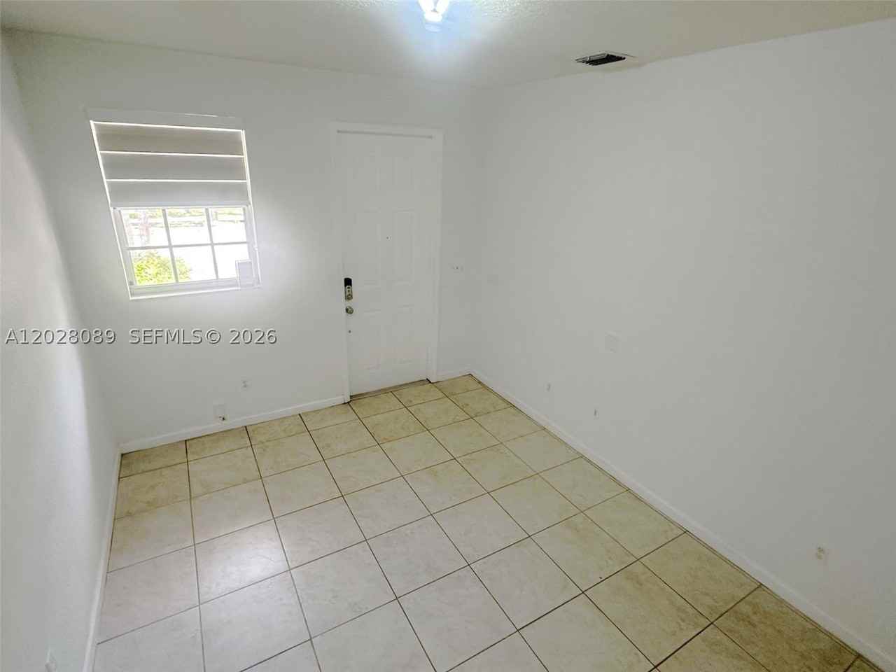 662 Ne 21st Ter - Photo 4 of 33
