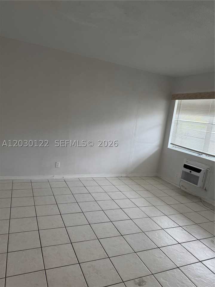 7811 Johnson St #3E - Photo 6 of 6