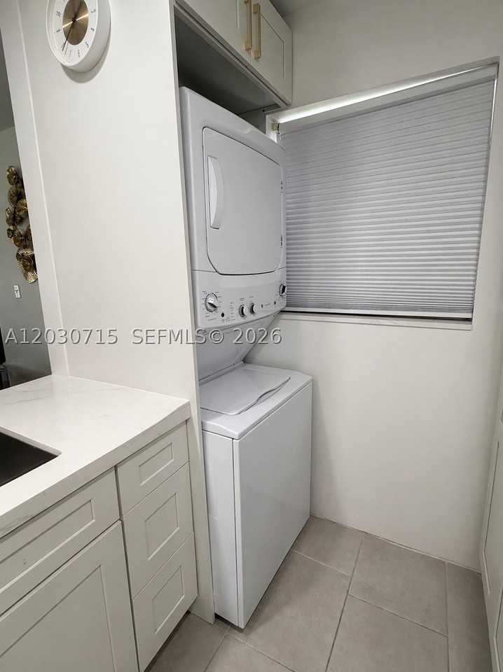 200 High Point Ct E #D - Photo 5 of 17