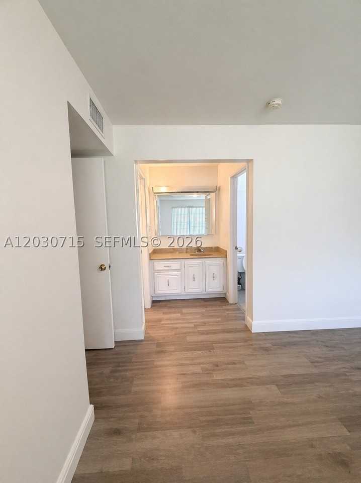 200 High Point Ct E #D - Photo 6 of 17