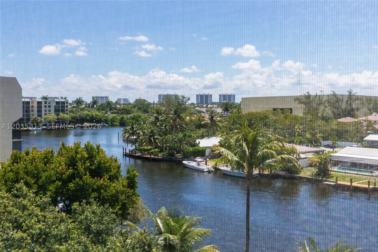 14 Royal Palm Way #601 - Photo 2 of 18