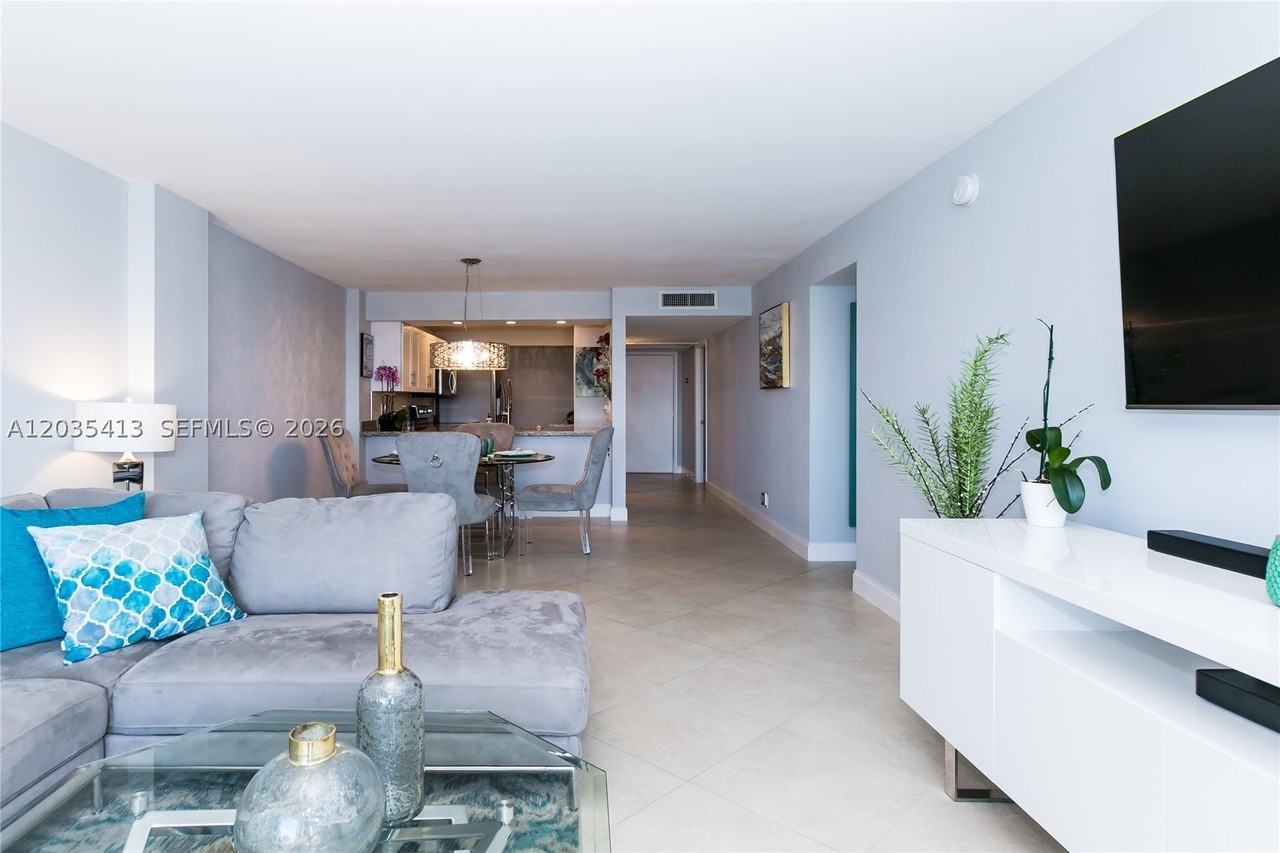 14 Royal Palm Way #601 - Photo 3 of 18
