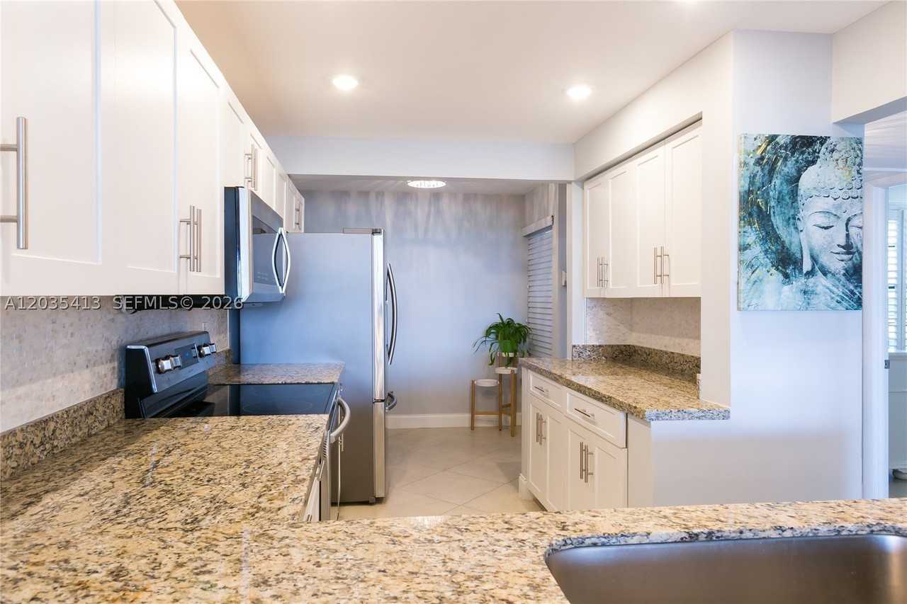 14 Royal Palm Way #601 - Photo 6 of 18