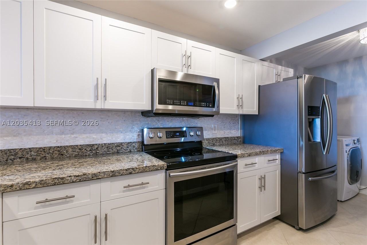 14 Royal Palm Way #601 - Photo 7 of 18