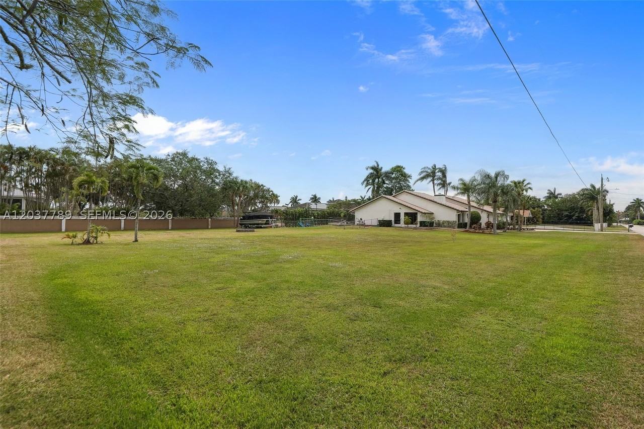 1300 Nw 122nd Ave - Photo 2 of 41