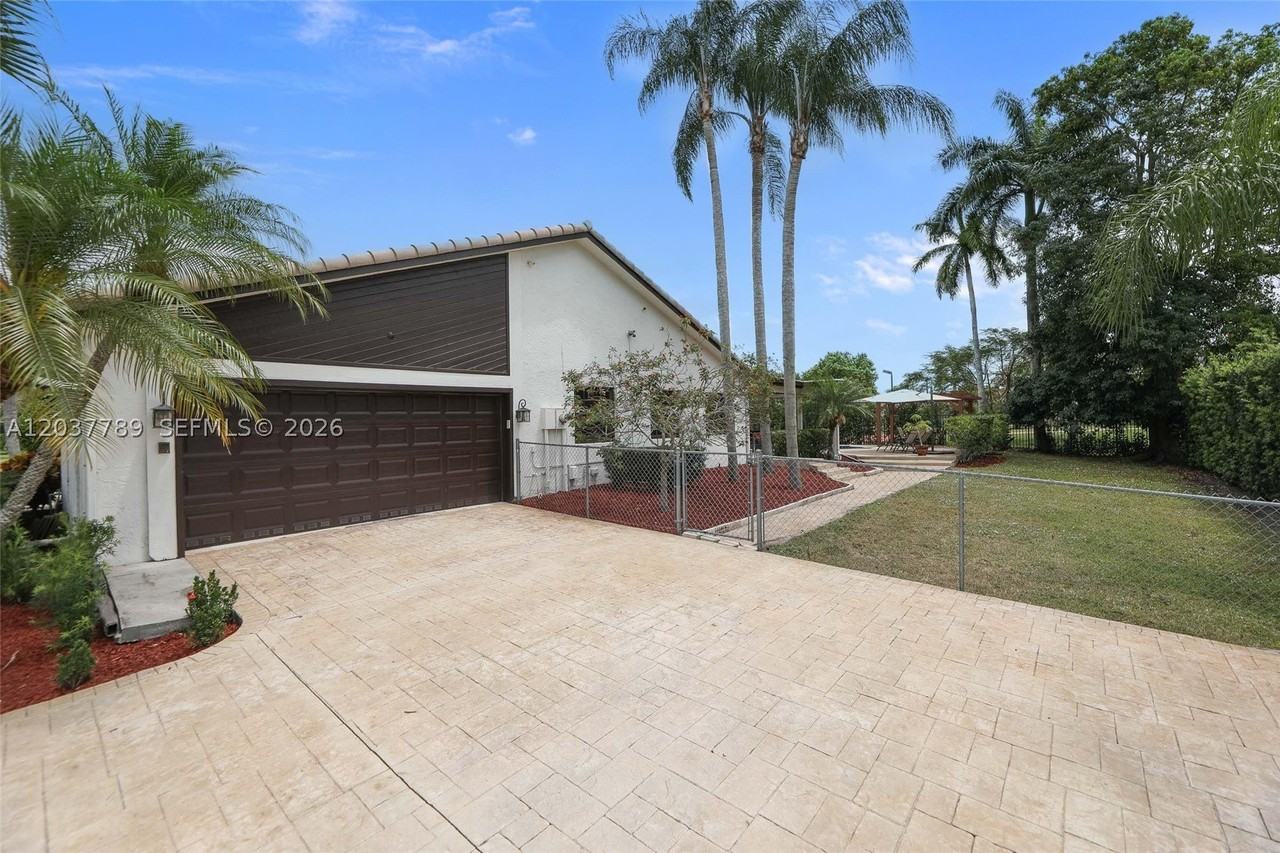 1300 Nw 122nd Ave - Photo 3 of 41