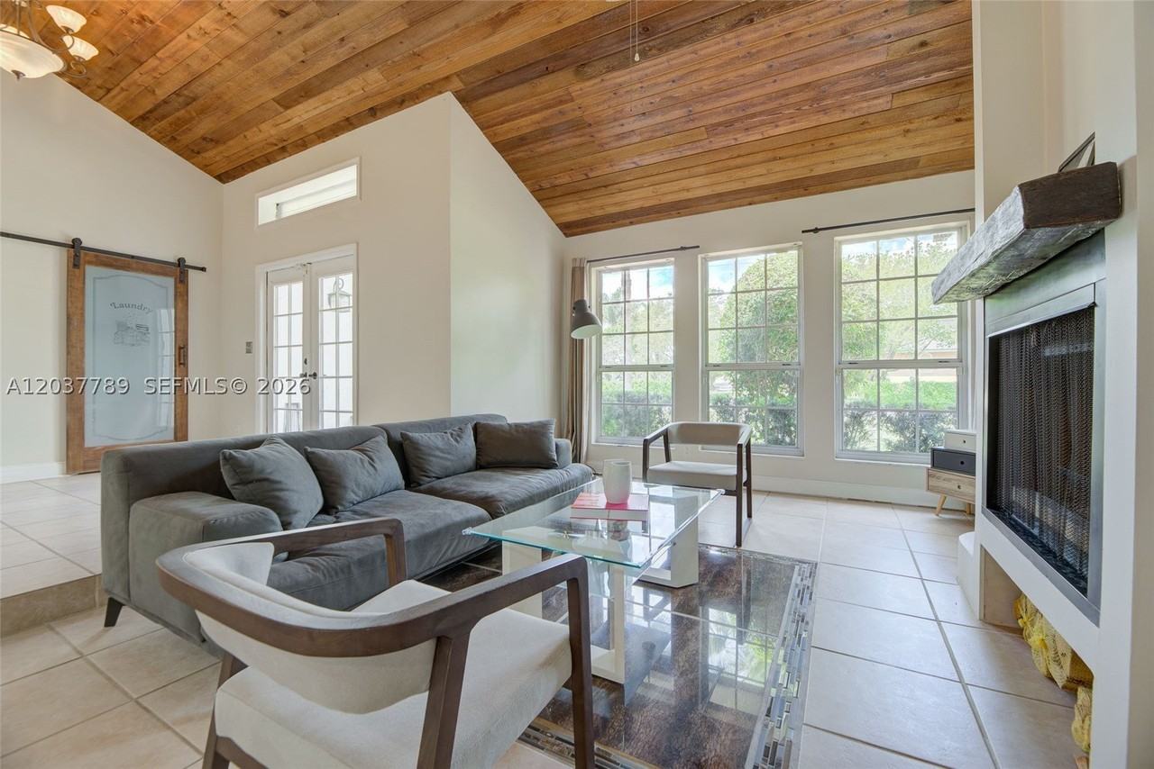 1300 Nw 122nd Ave - Photo 7 of 41