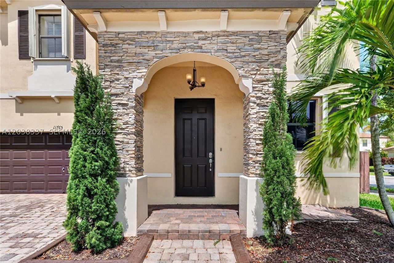 11765 Sw 154th Pl - Photo 3 of 47