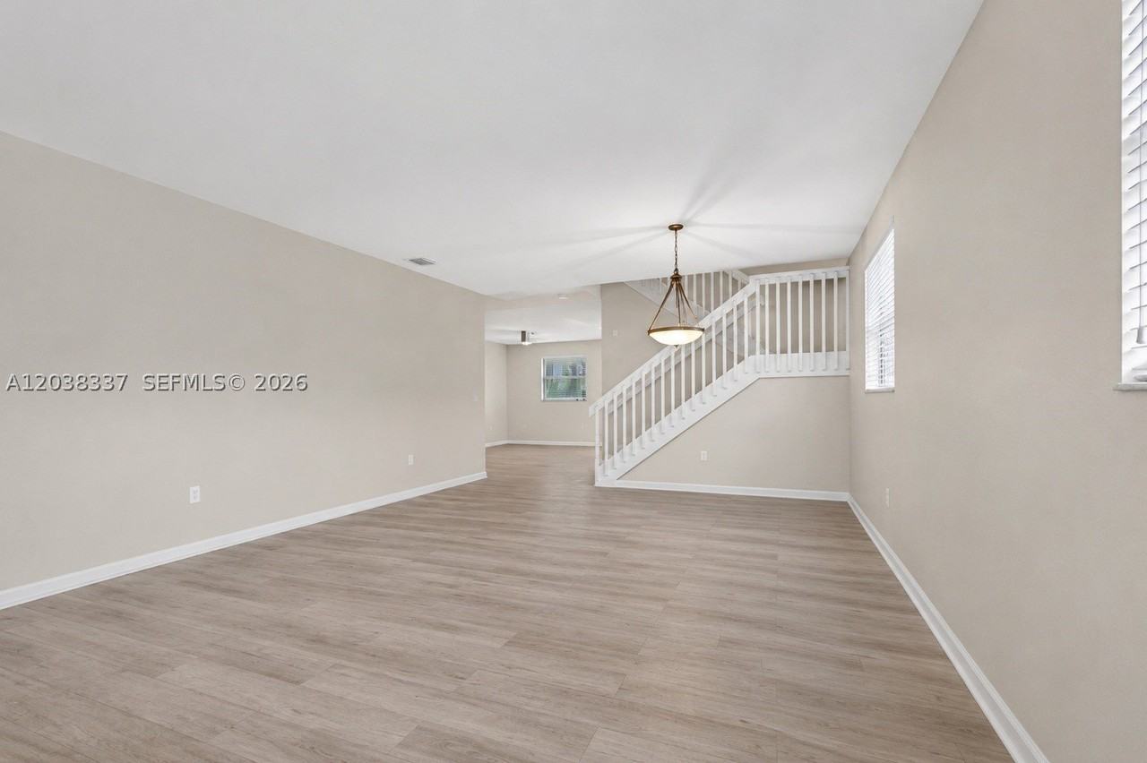 11765 Sw 154th Pl - Photo 4 of 47