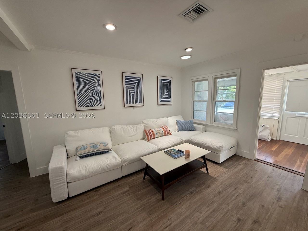 1719 Hayes St - Photo 3 of 11