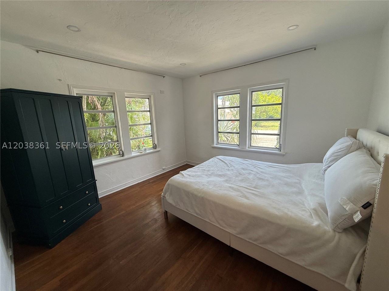 1719 Hayes St - Photo 4 of 11