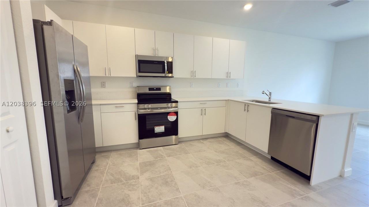 12900 Sw 231st St #12900 - Photo 3 of 24