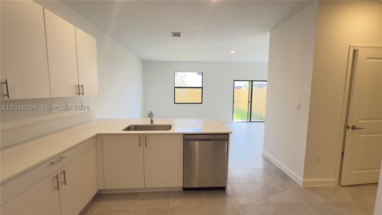 12900 Sw 231st St #12900 - Photo 4 of 24
