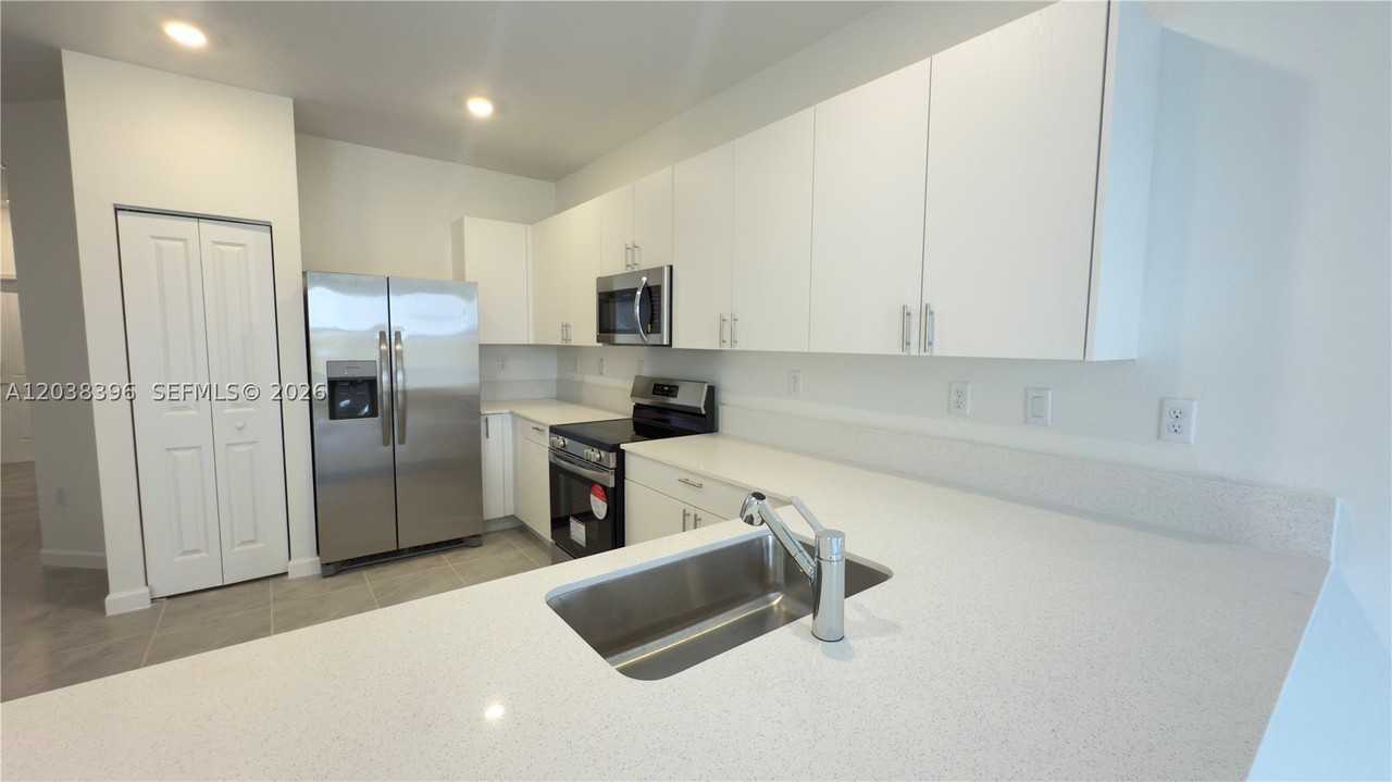 12900 Sw 231st St #12900 - Photo 5 of 24