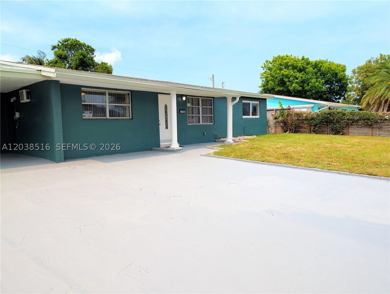 2721 Nw 25th St - Photo 5 of 31