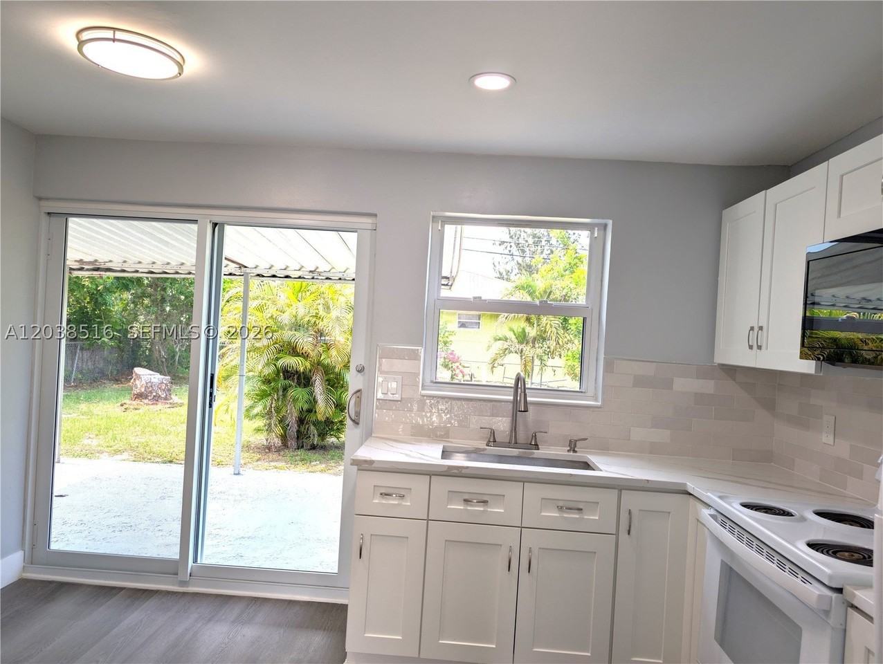 2721 Nw 25th St - Photo 7 of 31