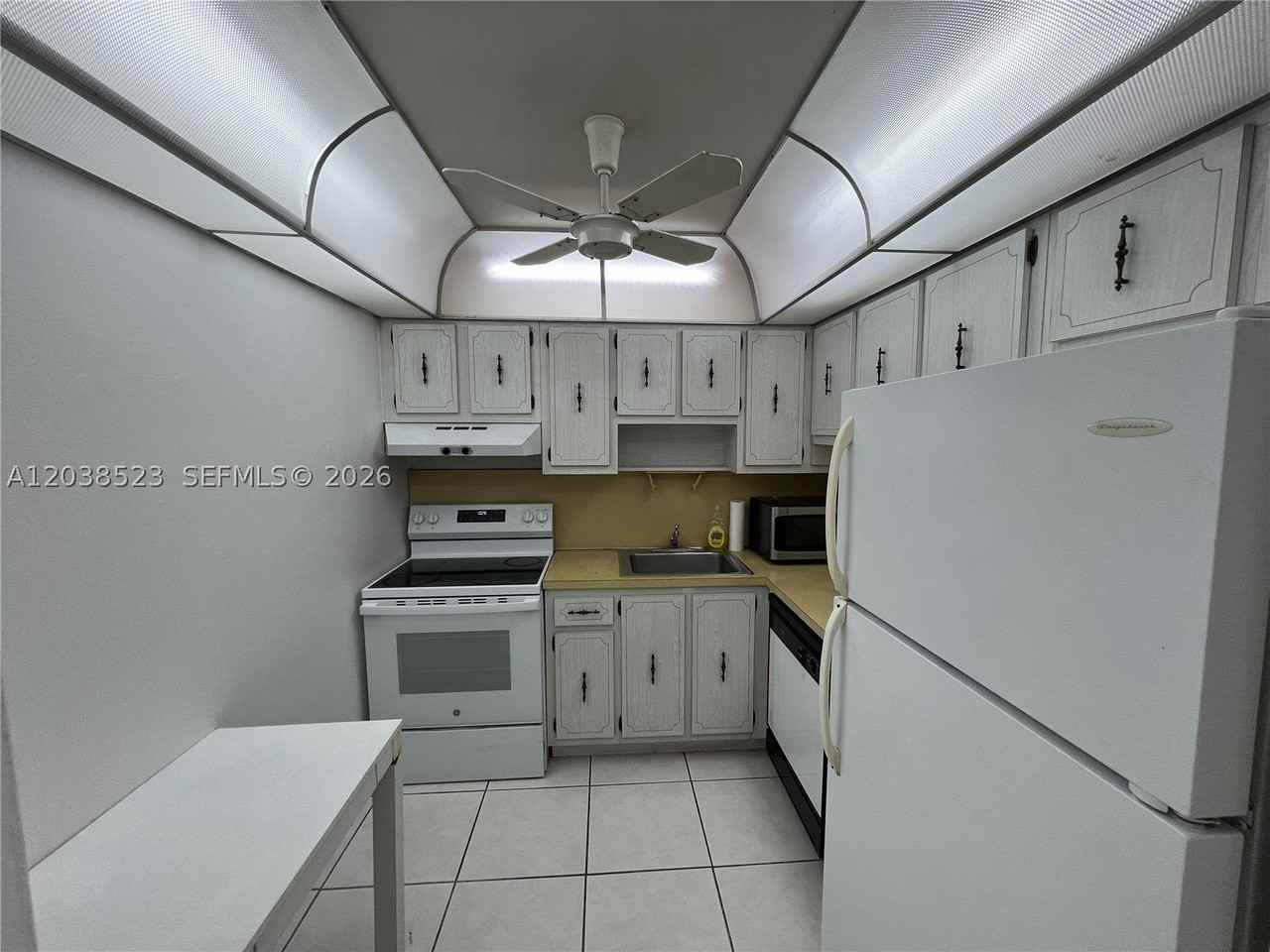 920 Ne 169th St #504 - Photo 6 of 9
